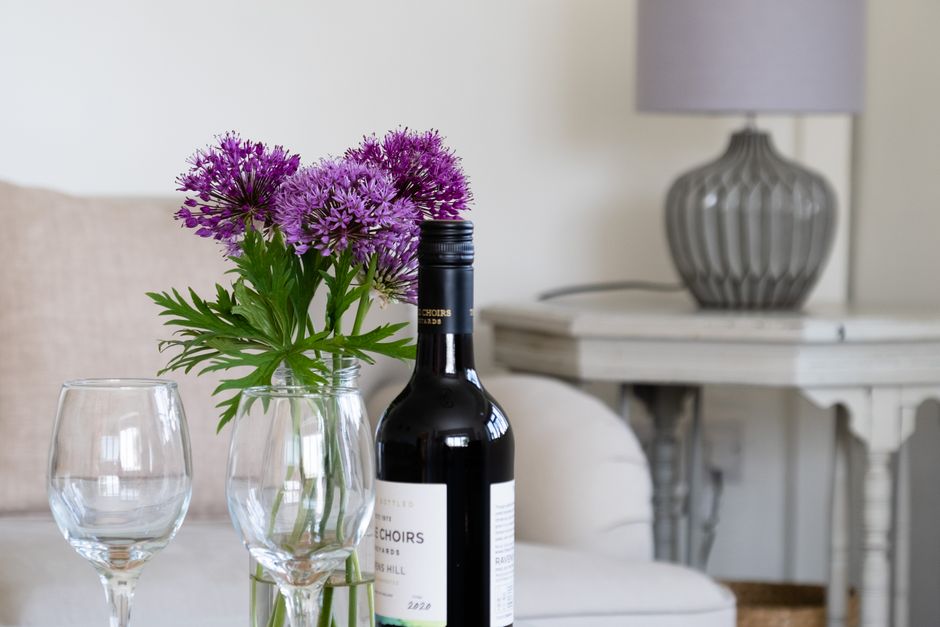 Arreglos florales con vino y globos — Presupuestos y opciones de personalización para tu regalo