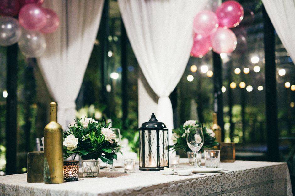 Cómo elegir el vino ideal para tus arreglos florales con vino y globos